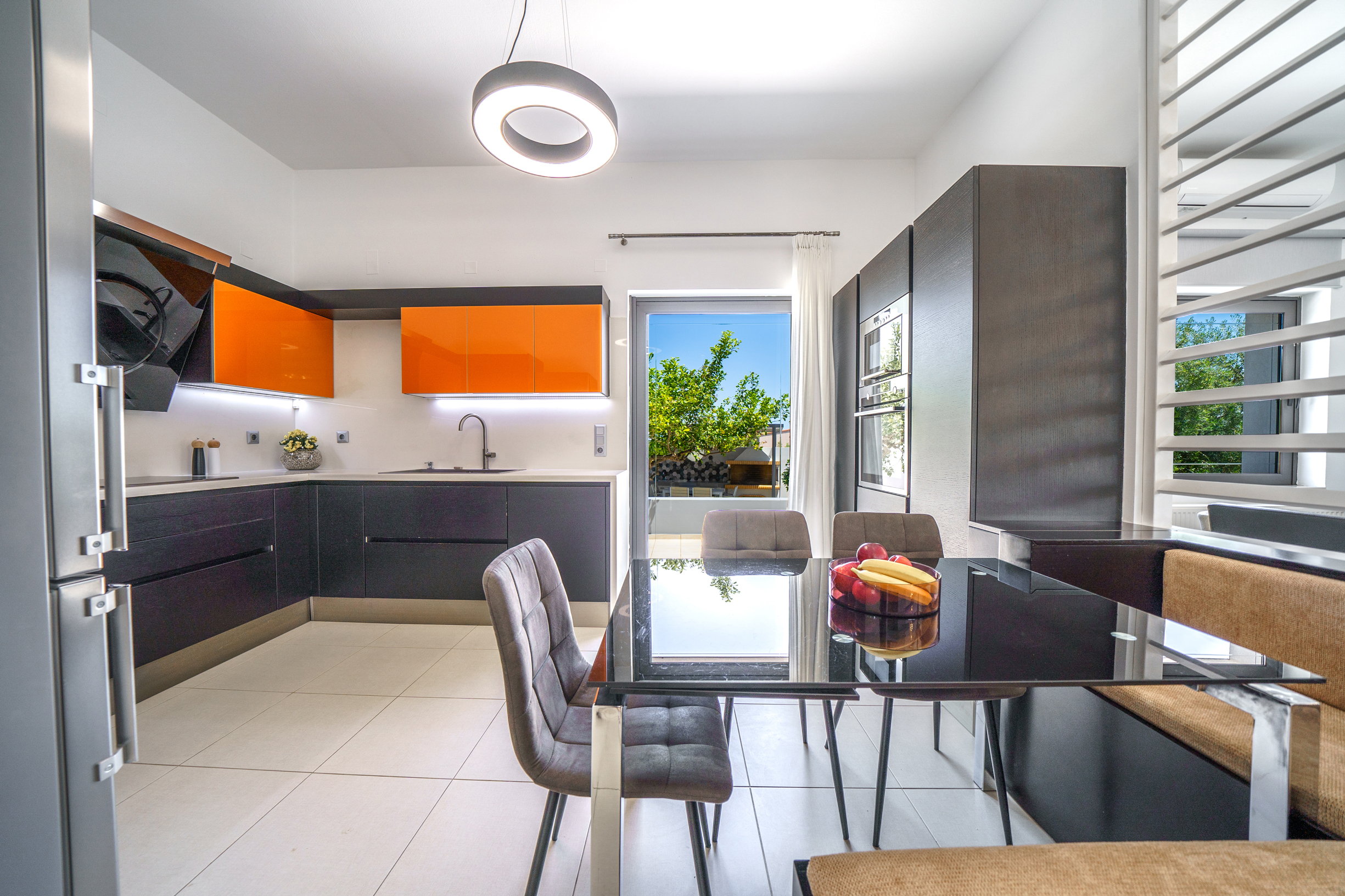 Another aspect of the fully equipped kitchen. Another aspect of the fully equipped kitchen.